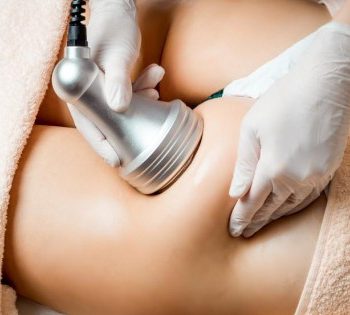 pessoa recebendo o tratamento antiflacidez do Buddha Spa